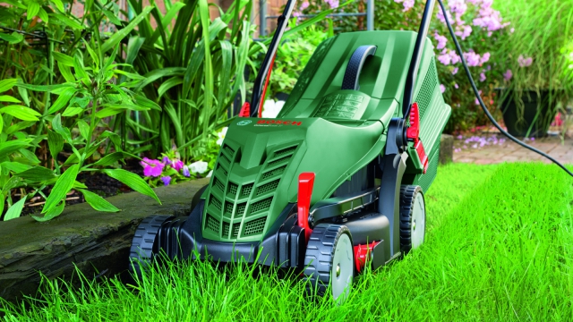 Газонокосарка Bosch UniversalRotak 37-555