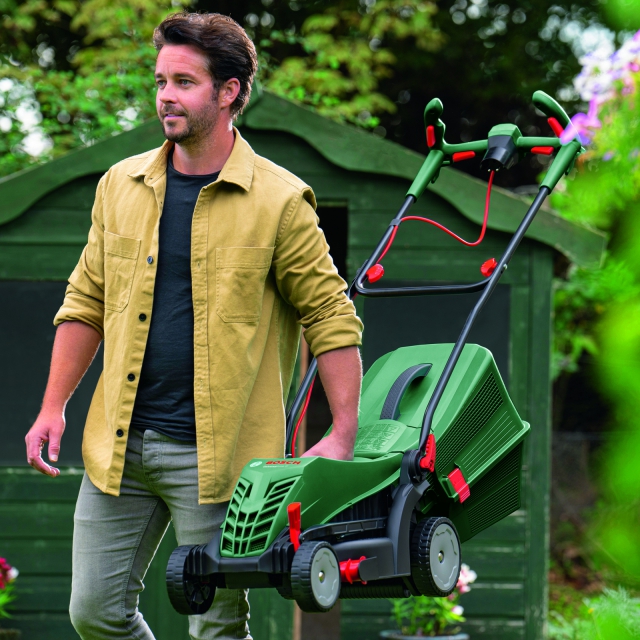 Газонокосарка Bosch UniversalRotak 37-555
