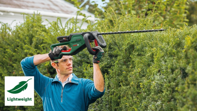 Кущоріз акумуляторний BOSCH UniversalHedgeCut 18V-50 без акб і з/п (0600849K00)