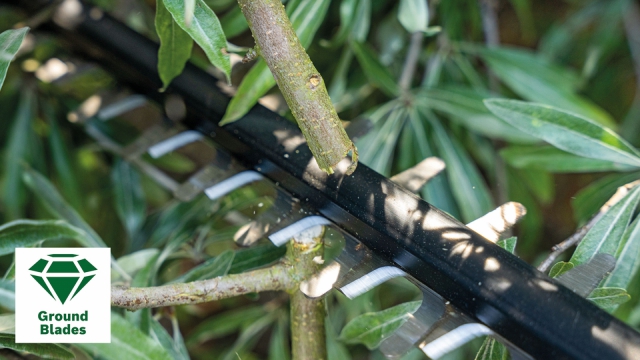 Кущоріз акумуляторний BOSCH UniversalHedgeCut 18V-50 без акб і з/п (0600849K00)